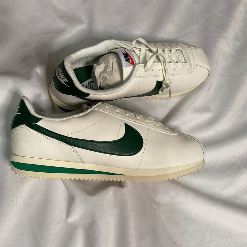 New with box - Nike Cortez Women’s Size 11.5 / Men Size 10 Sail / George Green